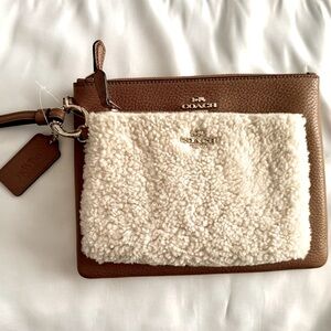COACH Duo Shearling Key Pouch & Saddle
Leather Purse Wristlet Pouch 😍😍